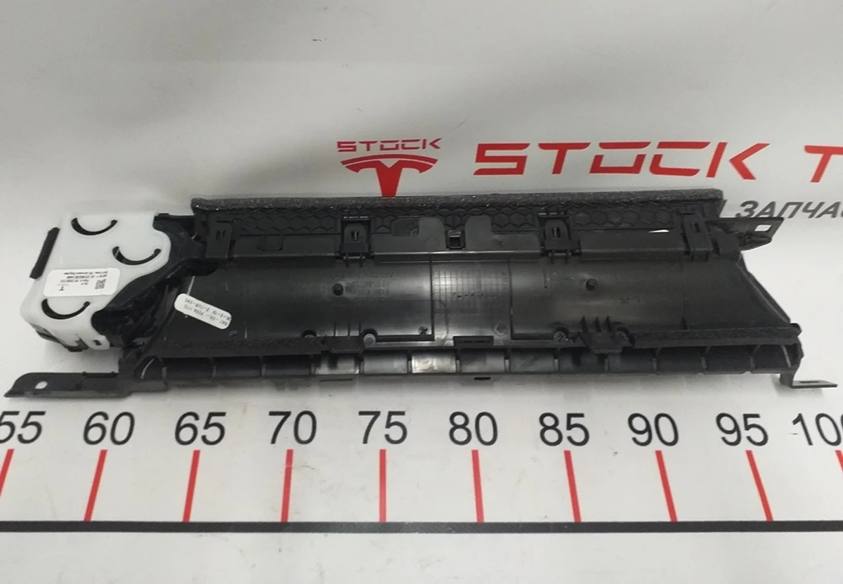 2 M3, IP, AIR VENT, ASY, PASSENGER Tesla model 3, model Y 1083325-00-F