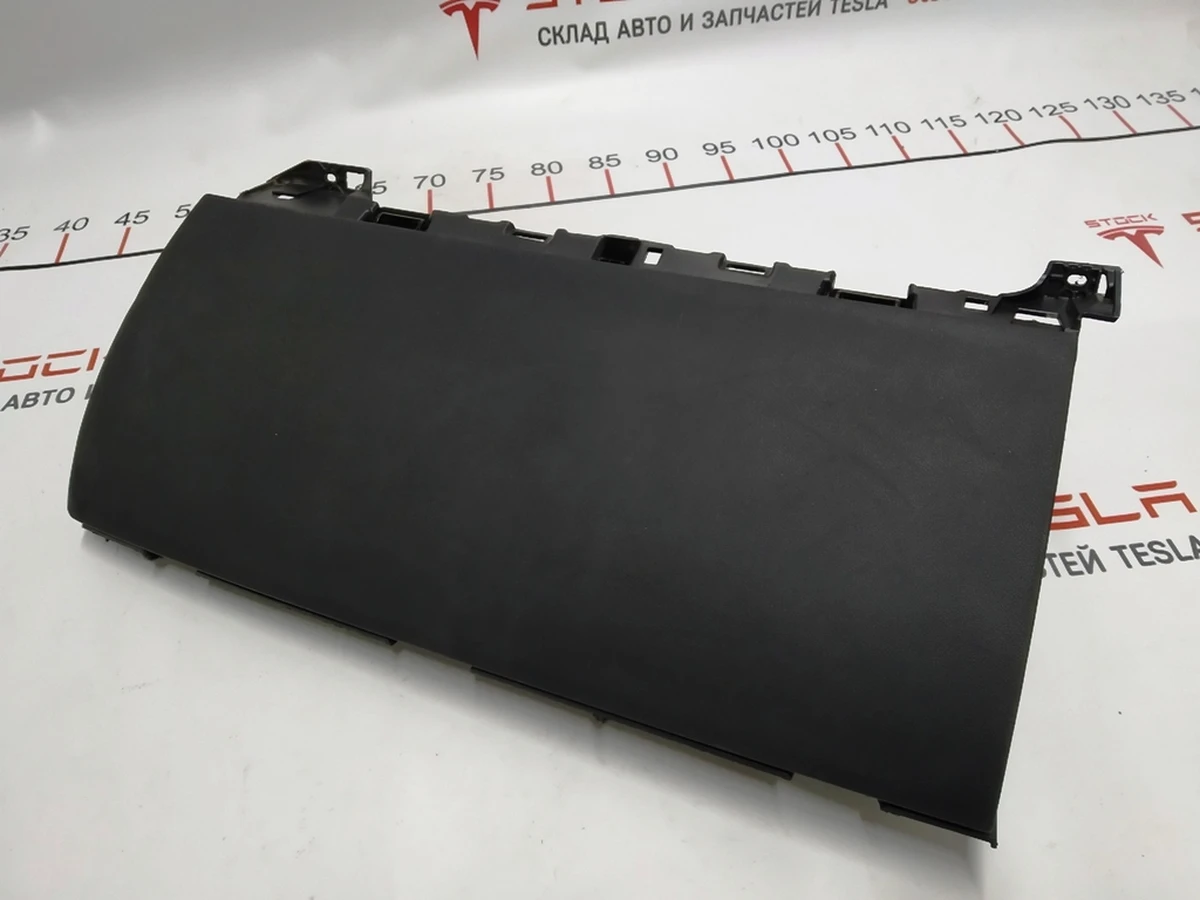4 IP, GLOVE BOX, ASY, BASE Tesla model 3 1083340-00-H