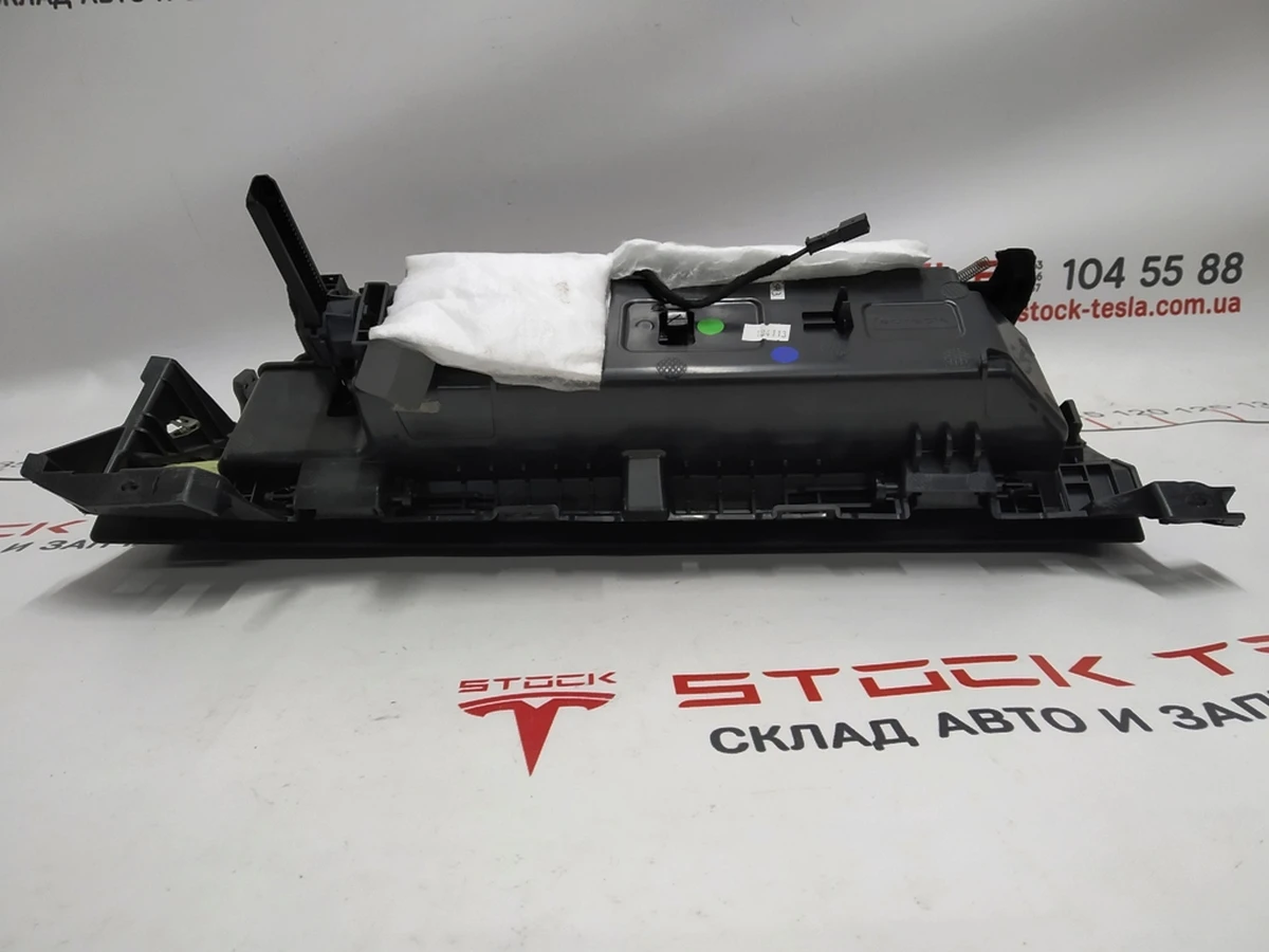 4 IP, GLOVE BOX, ASY, BASE Tesla model 3 1083340-00-H