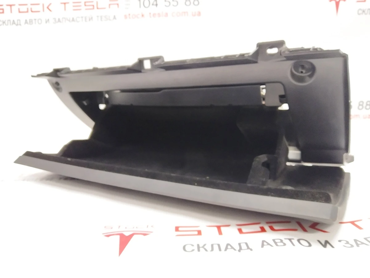 4 IP, GLOVE BOX, ASY, BASE Tesla model 3 1083340-00-H
