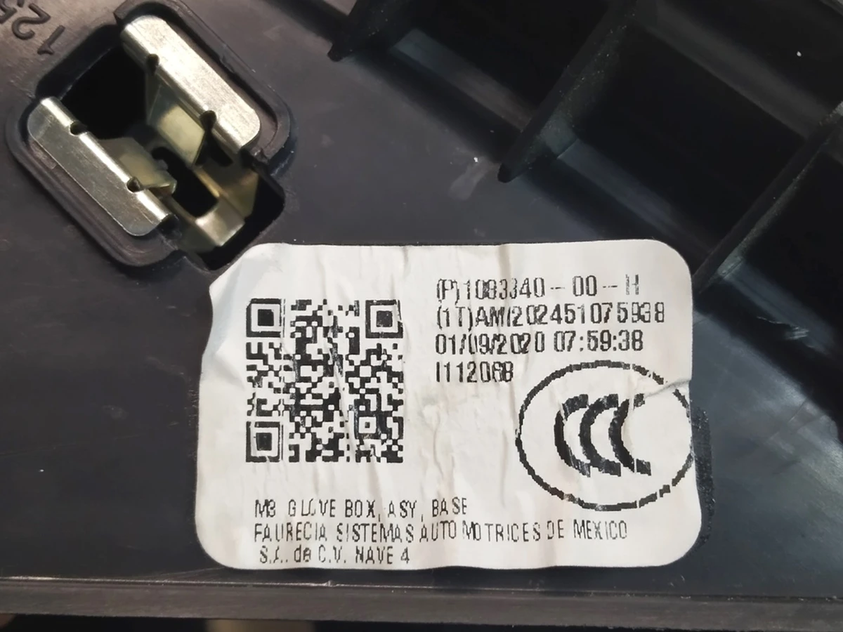 4 Бардачок (перчаточный ящик) BLK BASE без боковых фиксаторов Tesla Model 3, Model Y 1083340-00-H