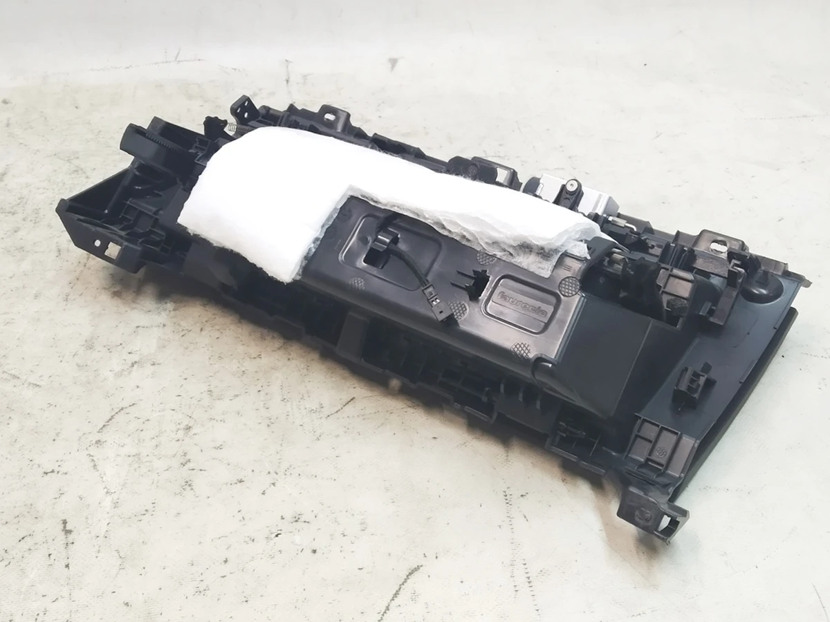 4 Бардачок (перчаточный ящик) BLK BASE без боковых фиксаторов Tesla Model 3, Model Y 1083340-00-H