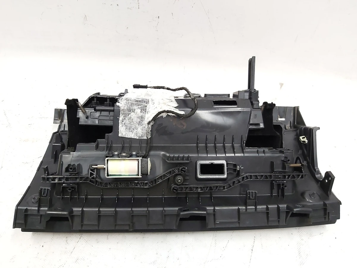 4 IP, GLOVE BOX, ASY, BASE with damageTesla model 3, model Y 1083340-00-J