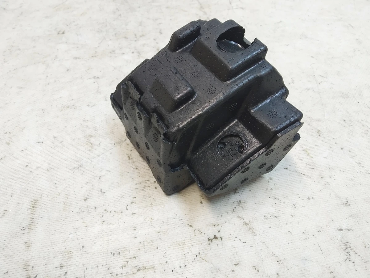 20 Элемент упорный вспенений для каркаса инструментальной панели (торпедо) Tesla model3, model Y 1083380-00-F