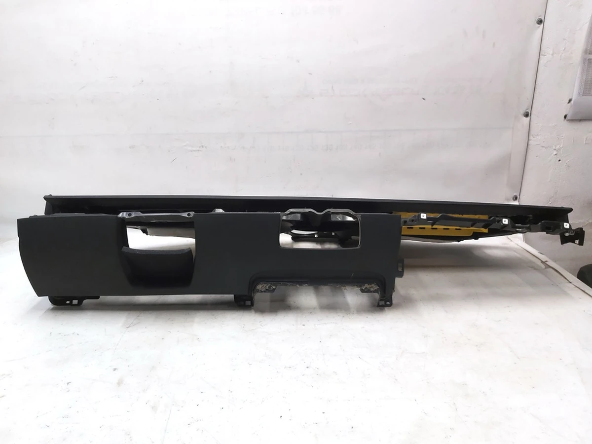 1 IP SUB ASY, BASE AND PREMIUM, PVC  damaged Tesla model 3, model Y 1083401-05-J