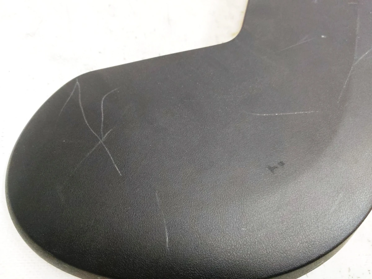 6 Накладка декоративна сидіння водія нижня права з пошкодженням Tesla model S REST, model X 1083453-00-A