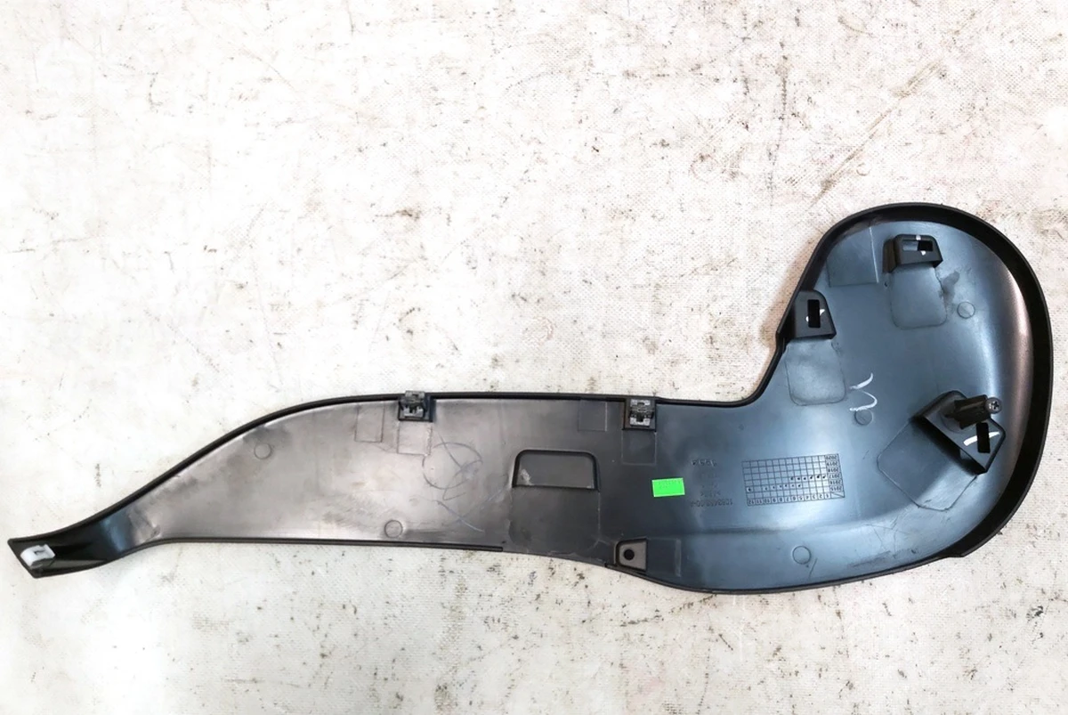 6 Накладка декоративна сидіння водія нижня права з пошкодженням Tesla model S REST, model X 1083453-00-A