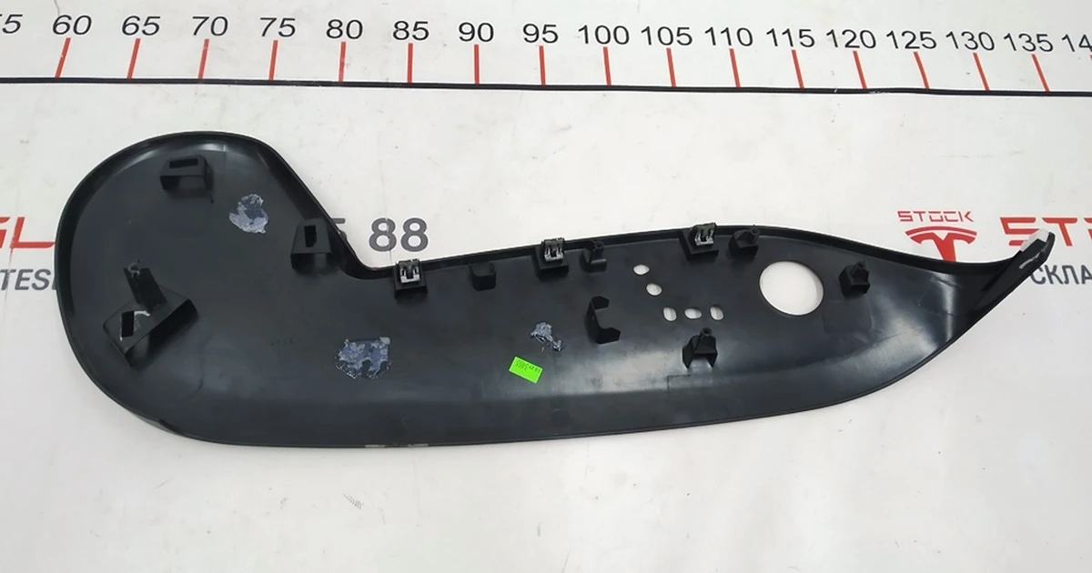 4 Накладка декоративна сидіння водія нижня ліва Tesla model X, model S REST 1083454-00-A