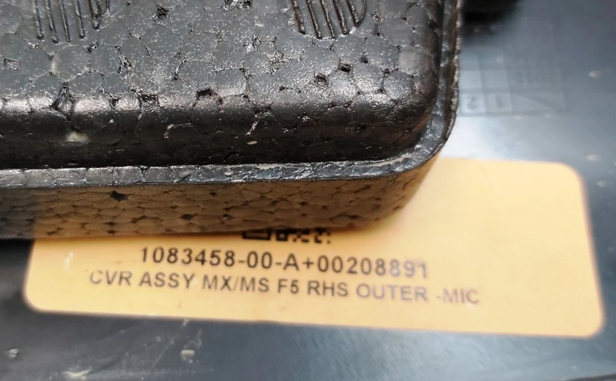 10 CVR ASSY MX/MS FS SIDE OTR RH MIC with foam spacer with damage Tesla model S REST, model X 1083458-00-A