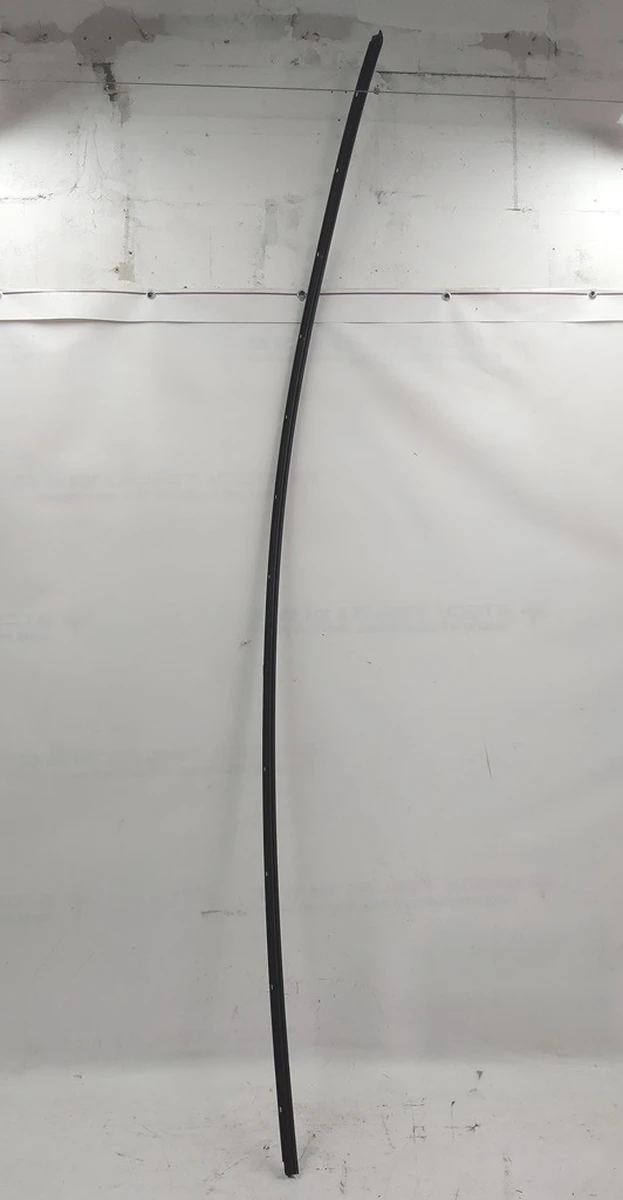 1 Молдинг кузова боковий лівий BLACK з пошкодженням Tesla model 3 1083519-01-D