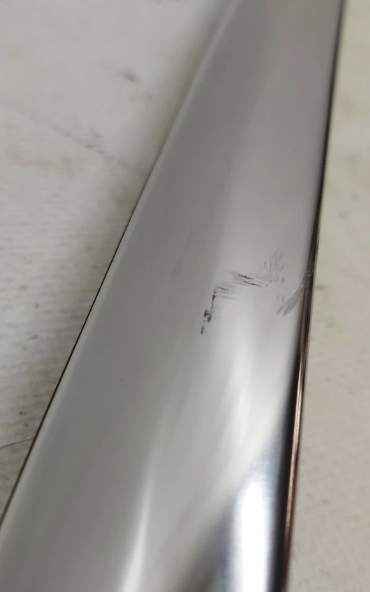 1 Молдинг кузова бічний лівий хромований метал з пошкодженням Tesla model 3 1083519-00-D