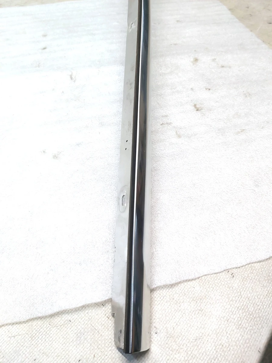 2 Молдинг кузова боковой правый хромированный металл с повреждением Tesla model 3 1083520-00-D