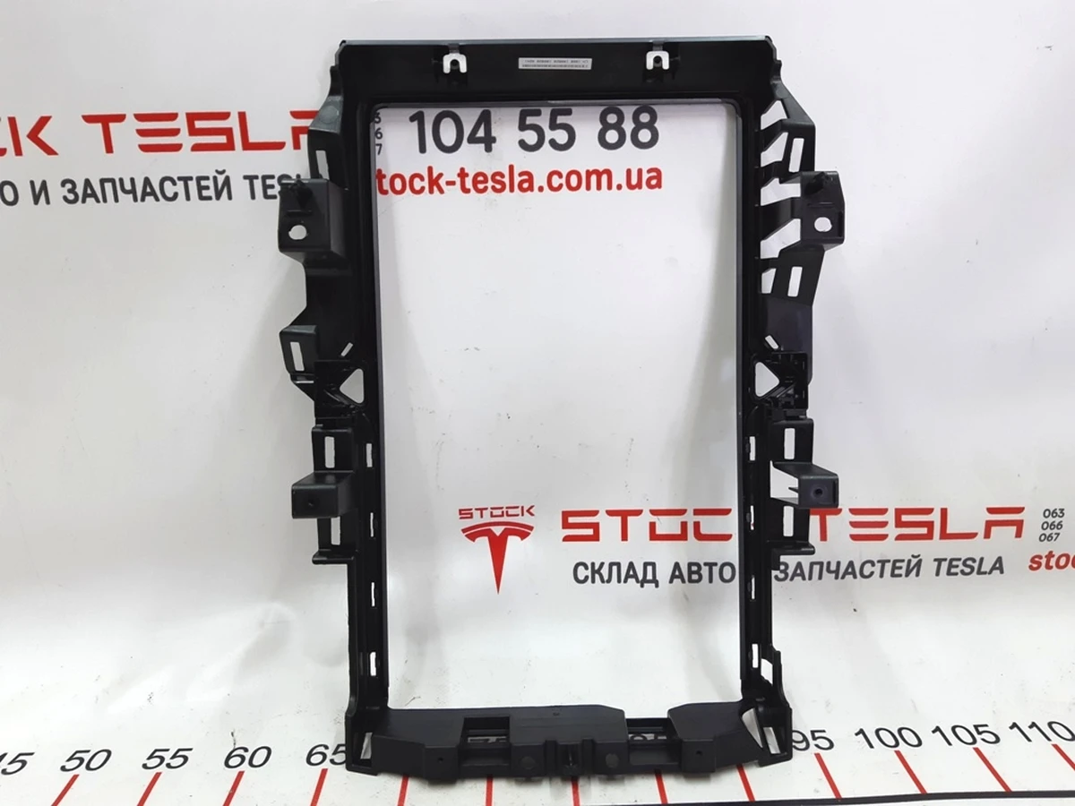 Рамка декоративная MCU (основного монитора) с повреждением Tesla model X S REST 1451809-S0-H