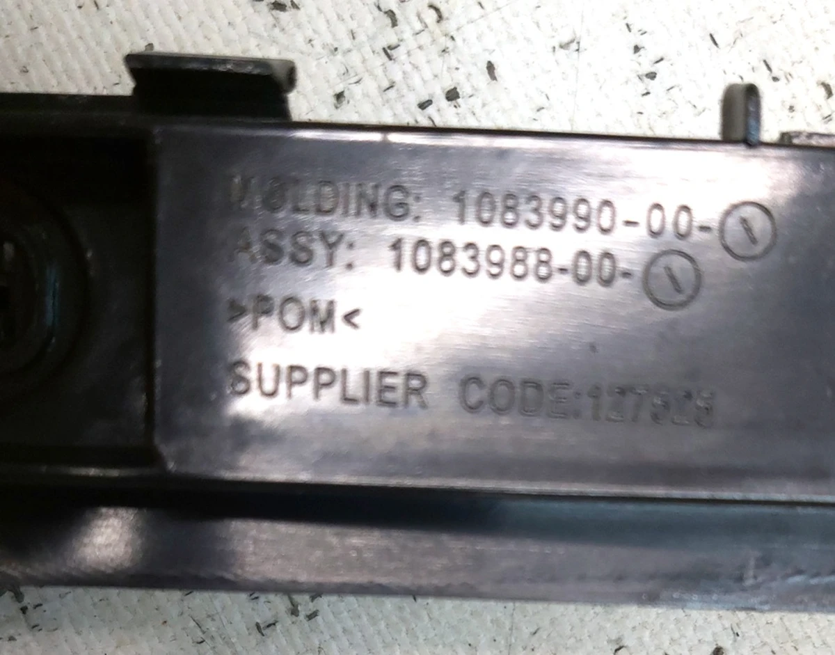 4 Кронштейн кріплення заднього бампера лівий NEW аналог Tesla model 3 1083988-00-I