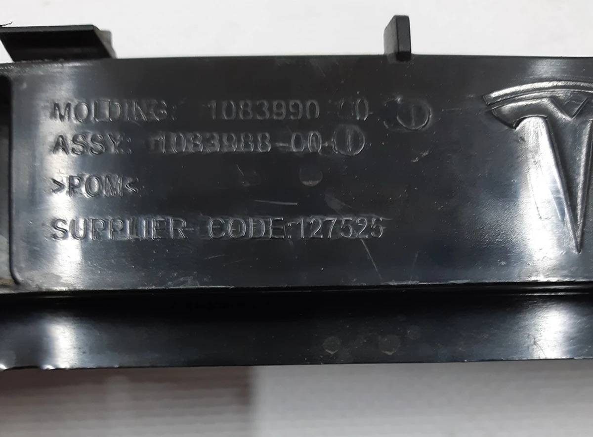 4 Кронштейн кріплення заднього бампера лівий NEW Tesla model 3 1083988-00-I