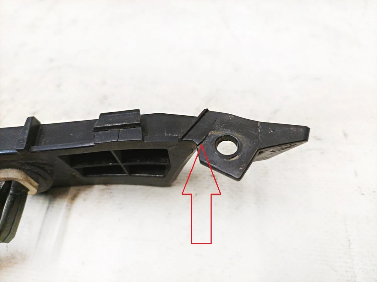 4 Кронштейн крепления заднего бампера левый с повреждением Tesla model 3 1083988-00-K