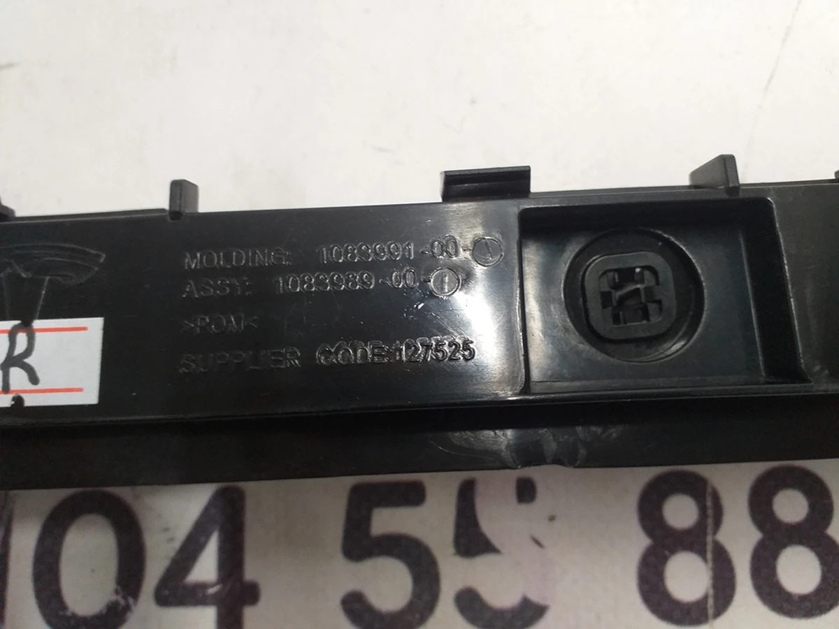 3 Кронштейн кріплення заднього бампера правий NEW Tesla model 3 1083989-00-I