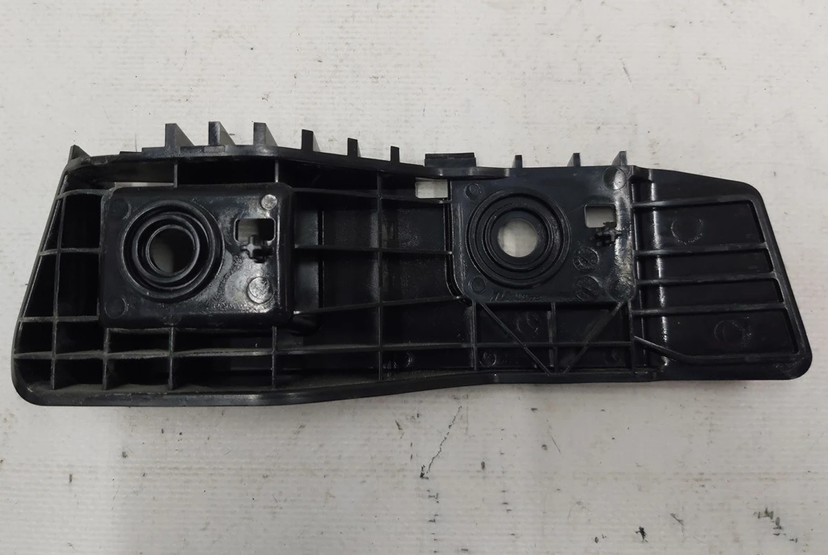 7 Кронштейн ліхтаря заднього лівого Tesla model 3 1083992-00-D