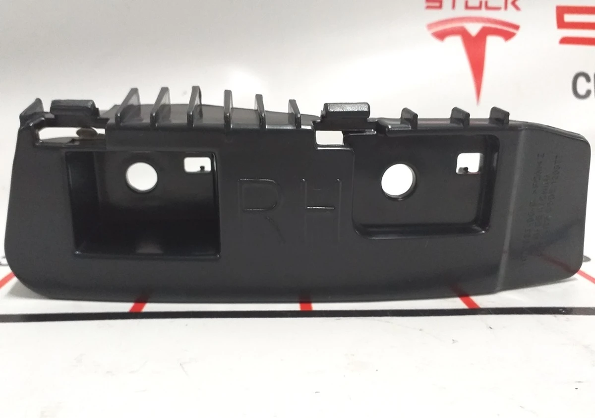 8 MODEL 3, TAIL LAMP BRKT, RH Tesla model 3 1083993-00-D
