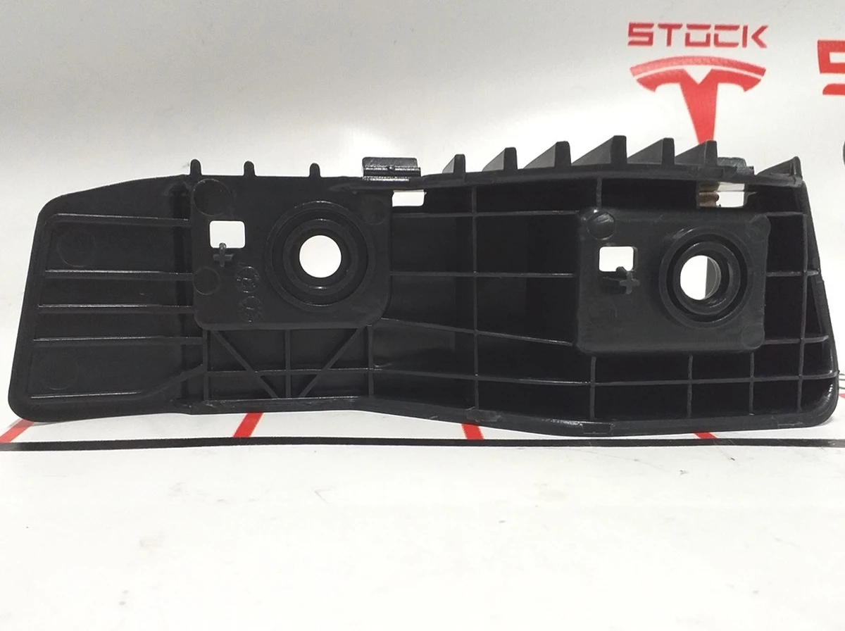 8 MODEL 3, TAIL LAMP BRKT, RH Tesla model 3 1083993-00-D