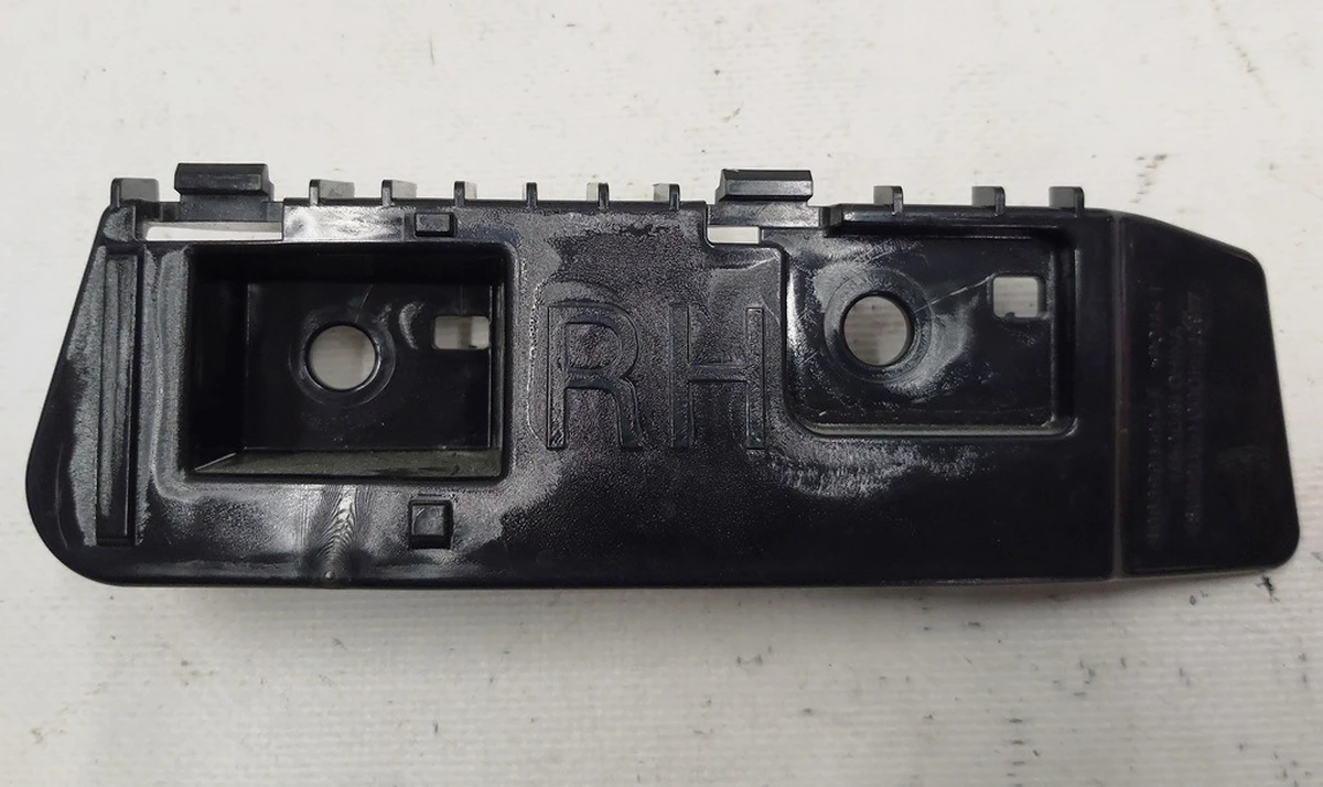 8 Кронштейн крепления фонаря заднего правого Tesla model 3 1083993-00-D