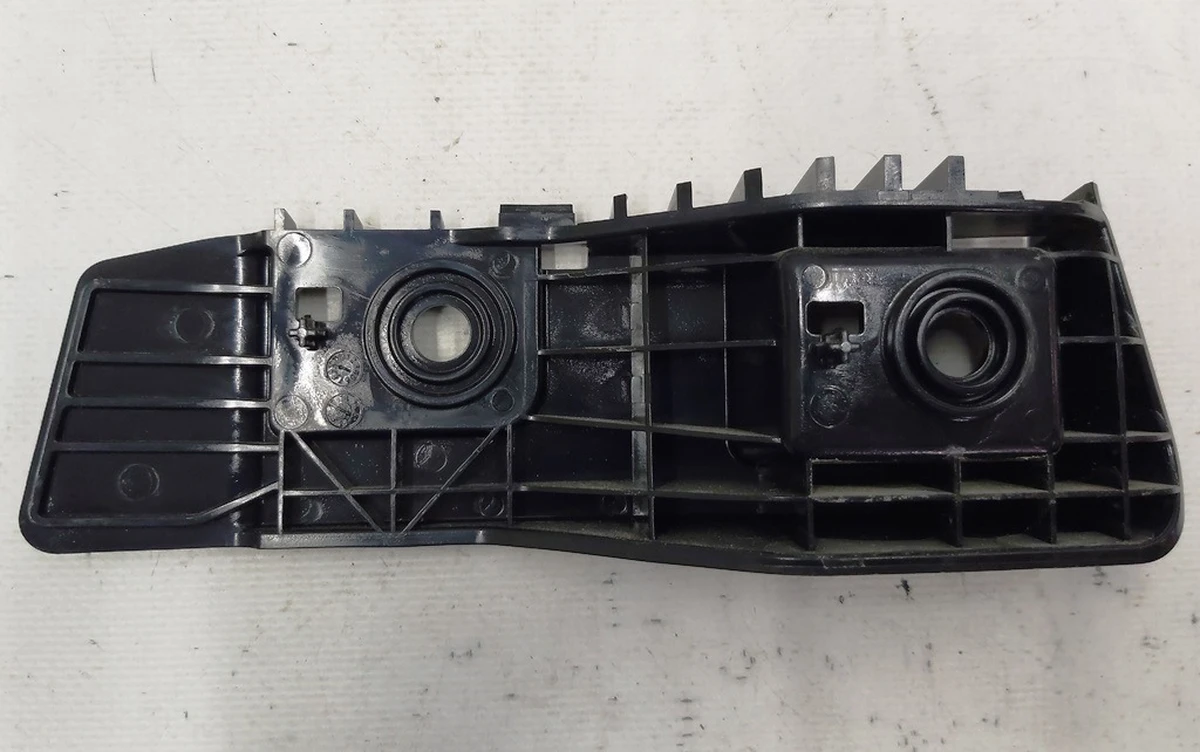 8 Кронштейн крепления фонаря заднего правого Tesla model 3 1083993-00-D