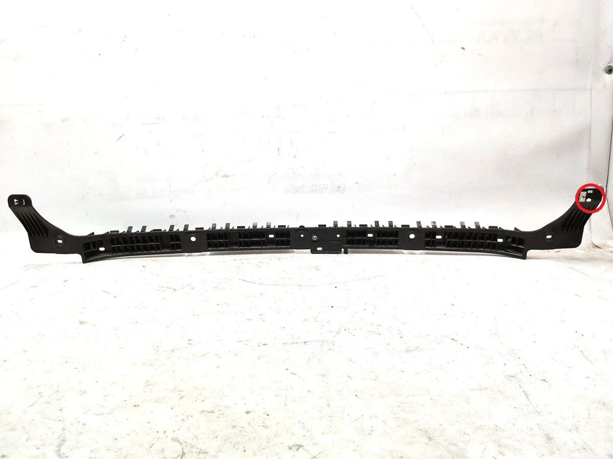 10 Кронштейн заднього бампера центральний Tesla model 3 1121191-00-E