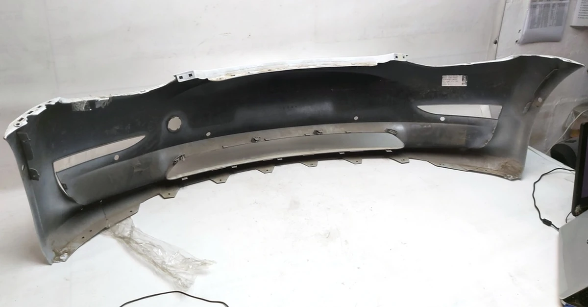 1 M3 FR FASCIA SVC,PEARL WHITE MULTI-COAT-PPSW with damage Tesla model 3 1084168-S3-E