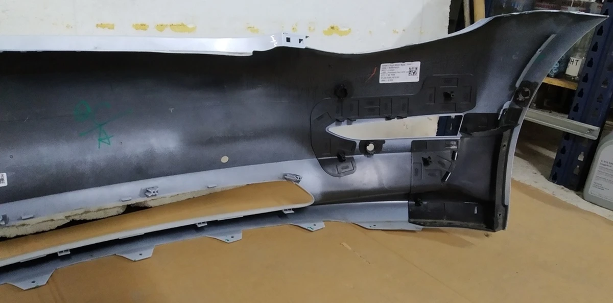 1 Бампер передній PEARL WHITE MULTI-COAT-PPSW в зборі з кронш. креп. парктроников, противотум. фар і підкрилки (з пошкодженим.) Tesla model 3 1084168-S3-E