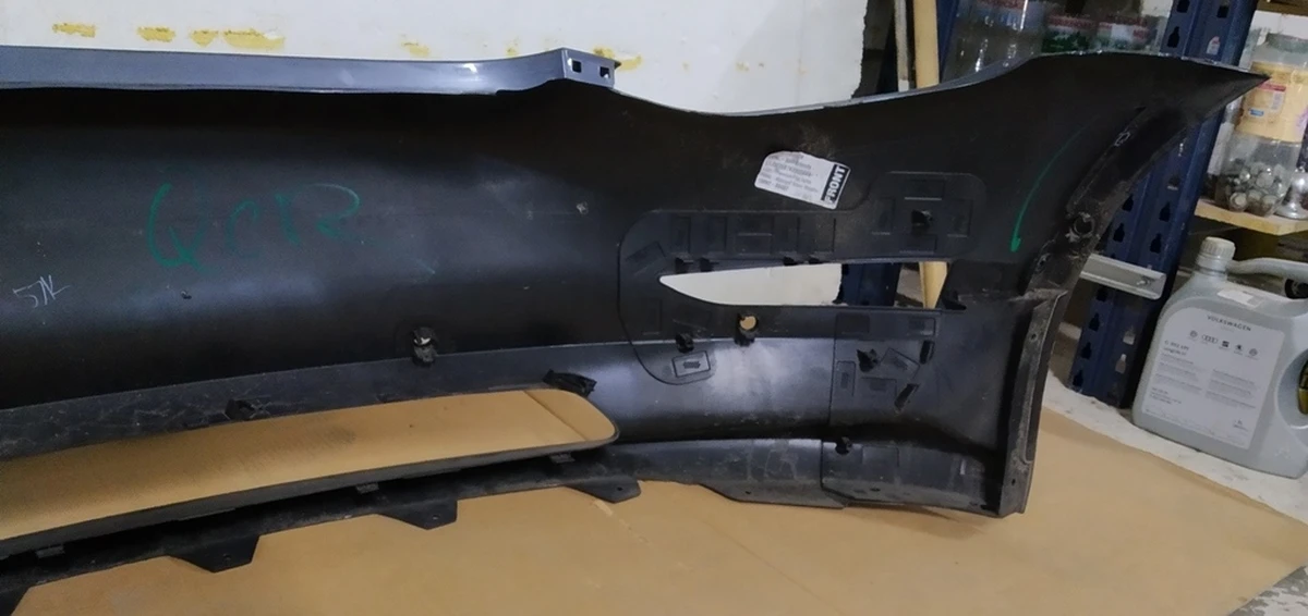 1 Бампер передний MIDNIGHT SILVER METALLIC-PMNG в сборе с кронш. креп. парктроников, противотум. фар и подкрылков (с повреж.) Tesla model 3 1084168-S4-E