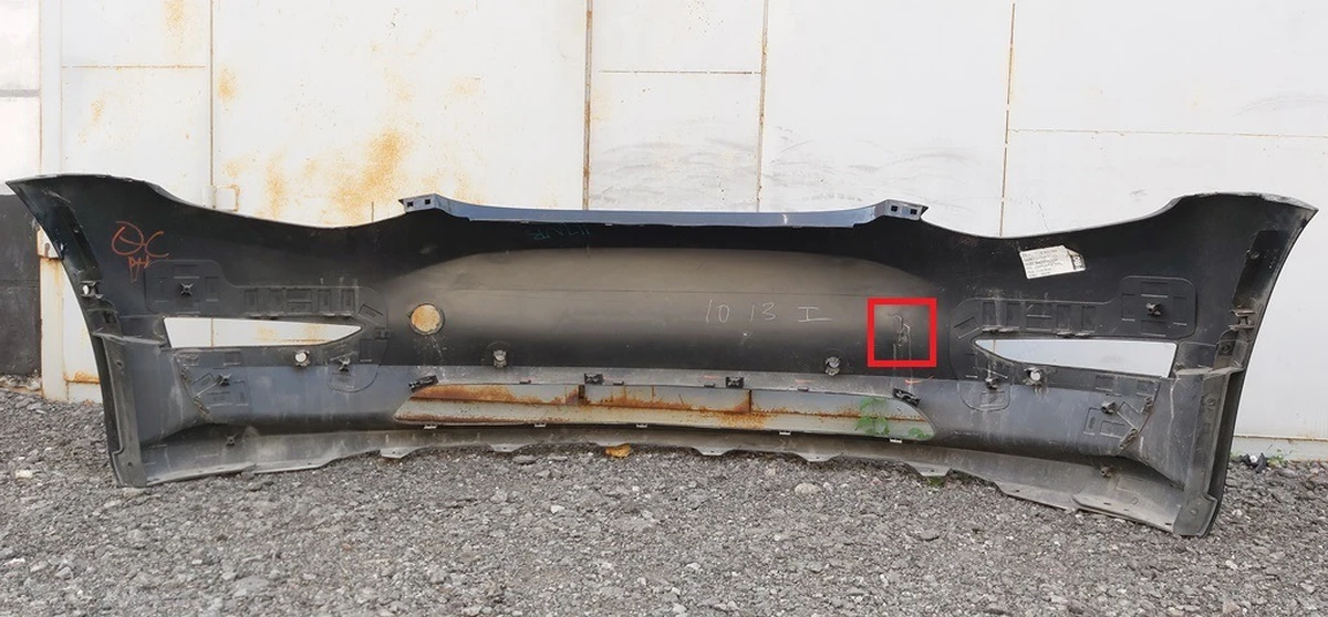 1 Бампер передний SOLID BLACK (PBSB) с повреждением Tesla model 3 1084168-S1-E