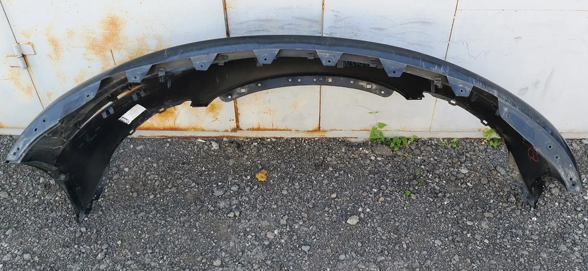 1 Бампер передний SOLID BLACK (PBSB) с повреждением Tesla model 3 1084168-S1-E