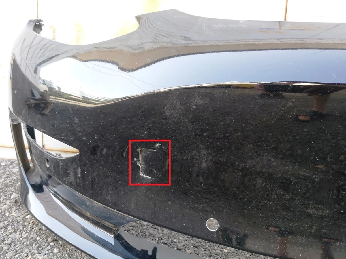 1 Бампер передний SOLID BLACK (PBSB) с повреждением Tesla model 3 1084168-S1-E