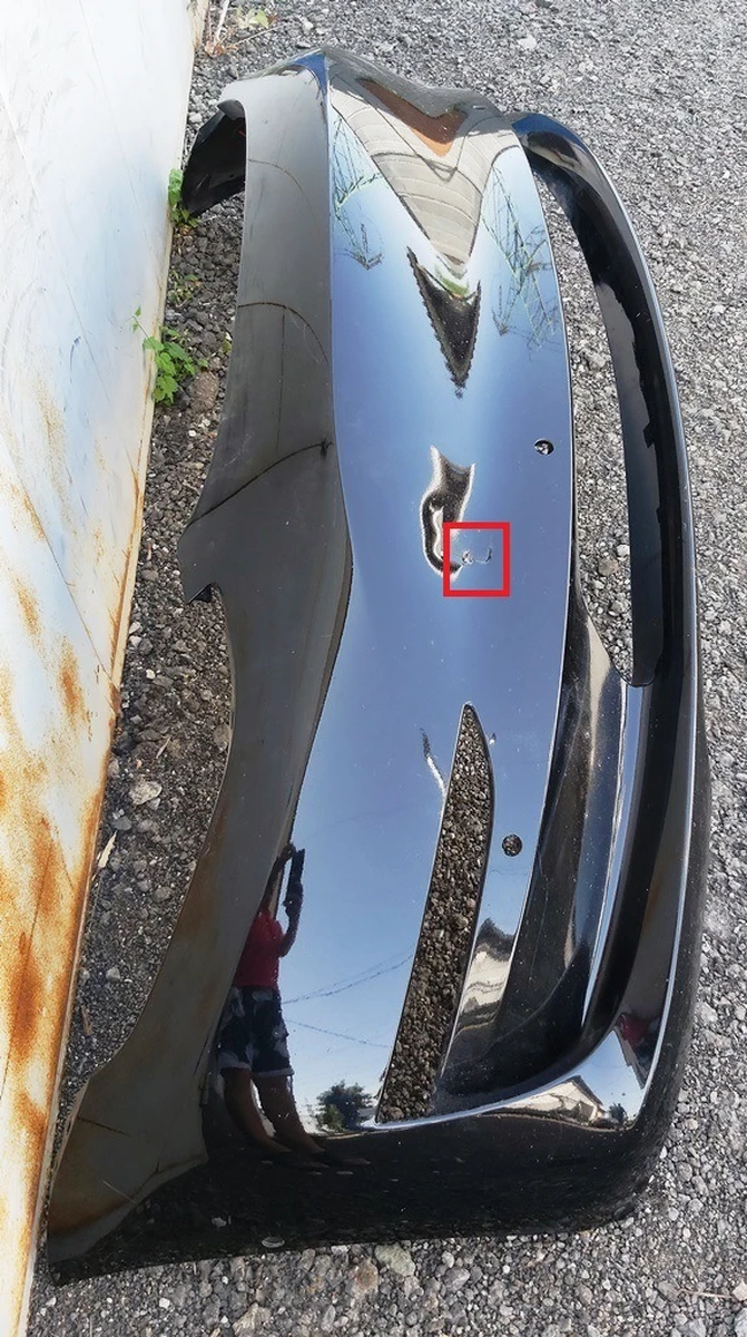 1 Бампер передний SOLID BLACK (PBSB) с повреждением Tesla model 3 1084168-S1-E