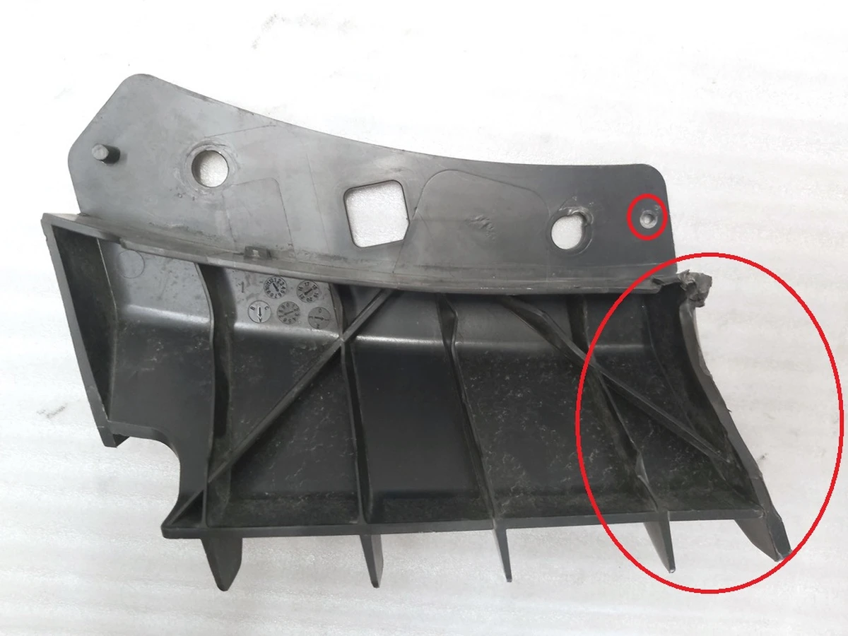 3 Кронштейн кріплення бампера переднього верхній лівий Tesla Model 3 1084169-00-B