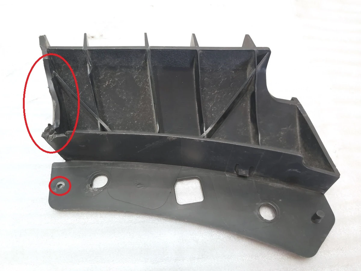 3 Кронштейн кріплення бампера переднього верхній лівий Tesla Model 3 1084169-00-B