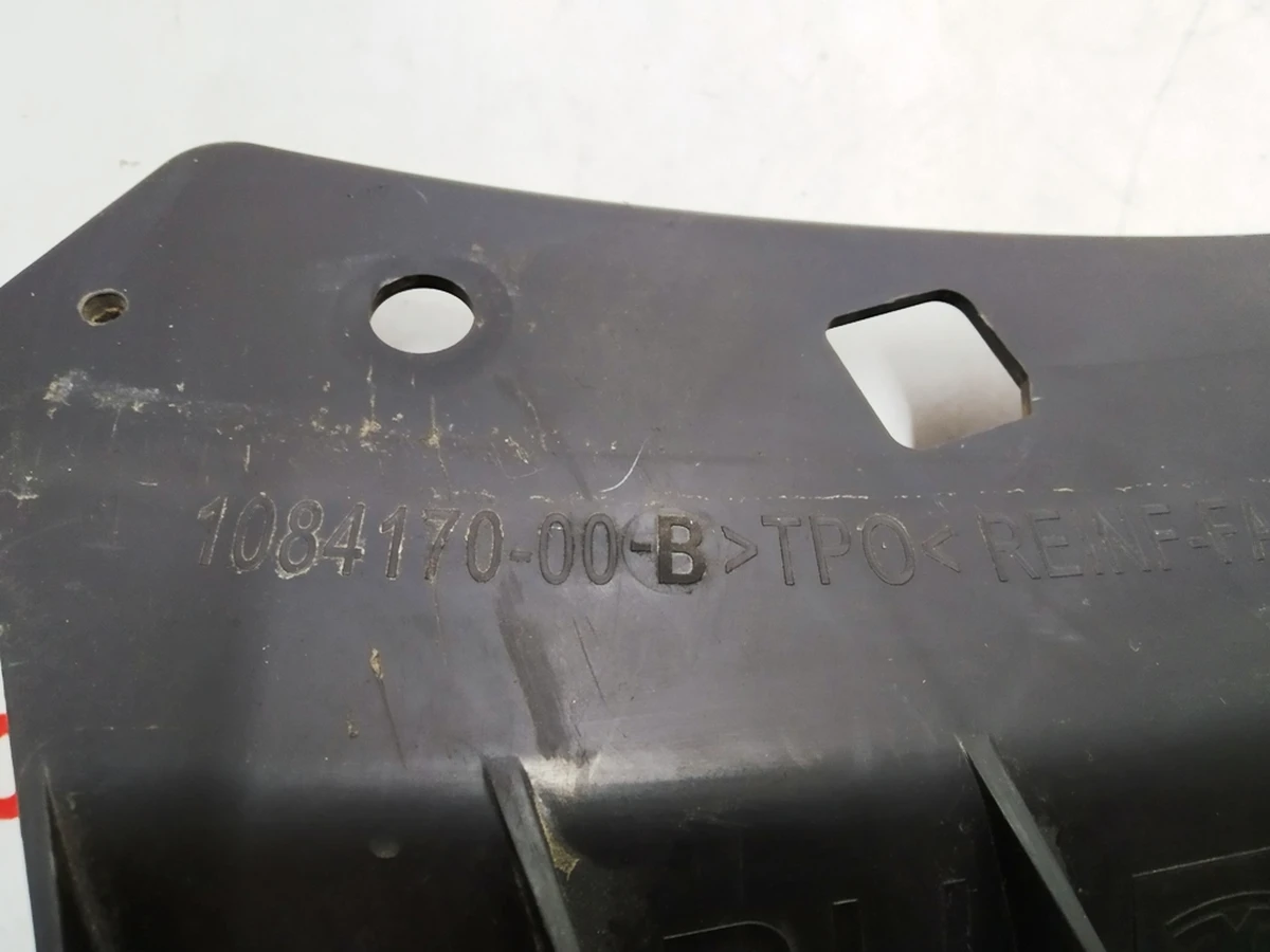 2 Кронштейн кріплення бампера переднього верхній правий Tesla Model 3 1084170-00-B