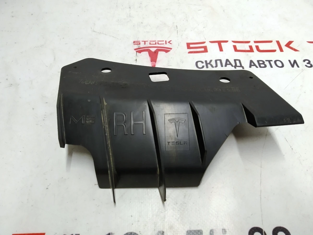 2 Кронштейн кріплення бампера переднього верхній правий Tesla Model 3 1084170-00-B