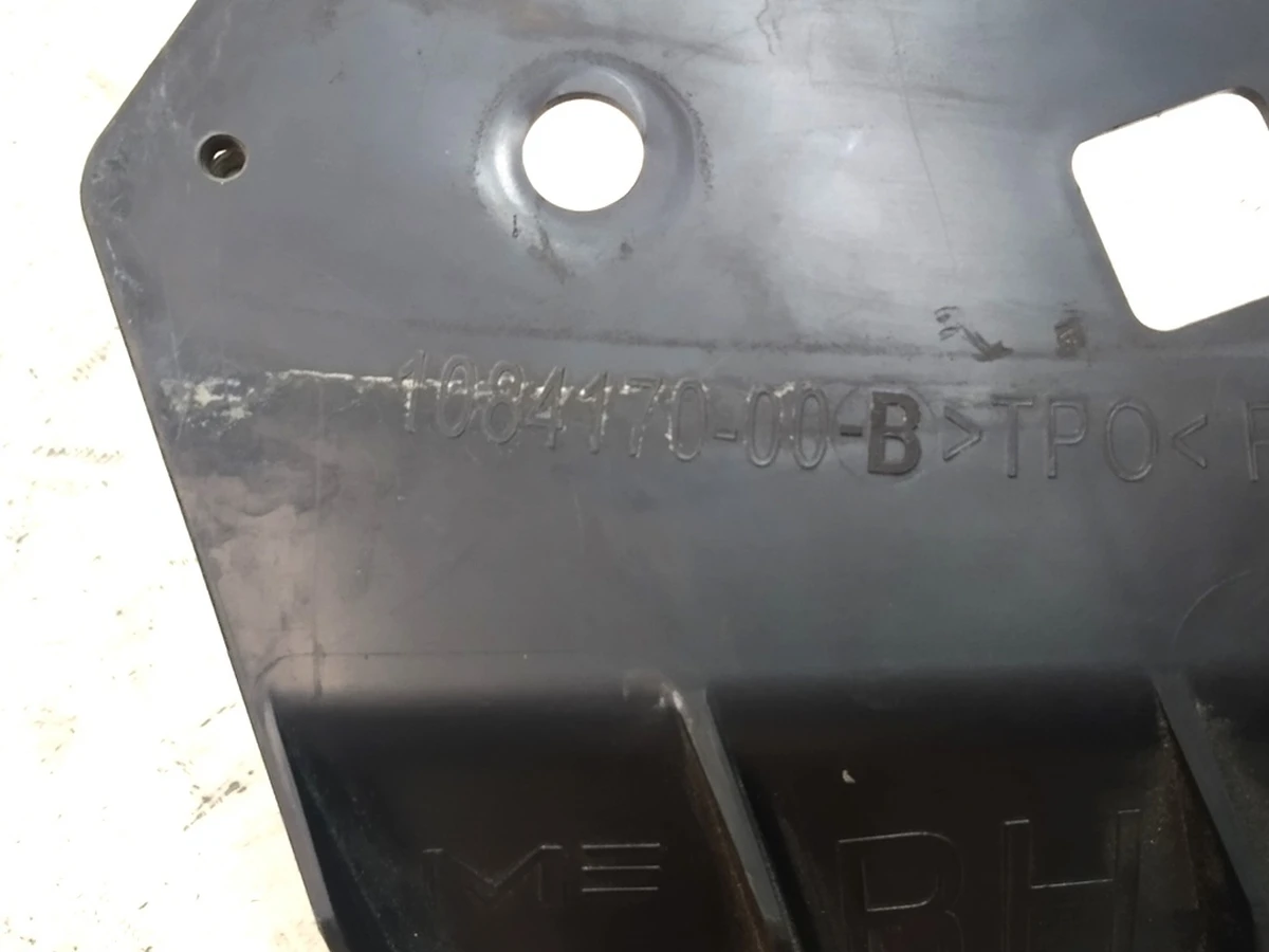 2 REINF - Fascia front center upper to FEM RH, M3 (fixed) Tesla Model 3 1084170-00-B