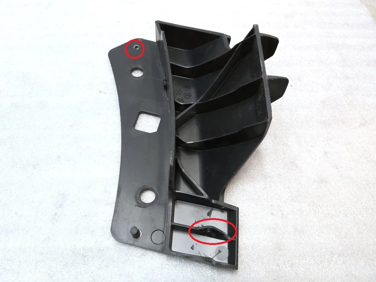 2 Кронштейн кріплення переднього бампера верхній правий з пошкодженням Tesla Model 3 1084170-00-B