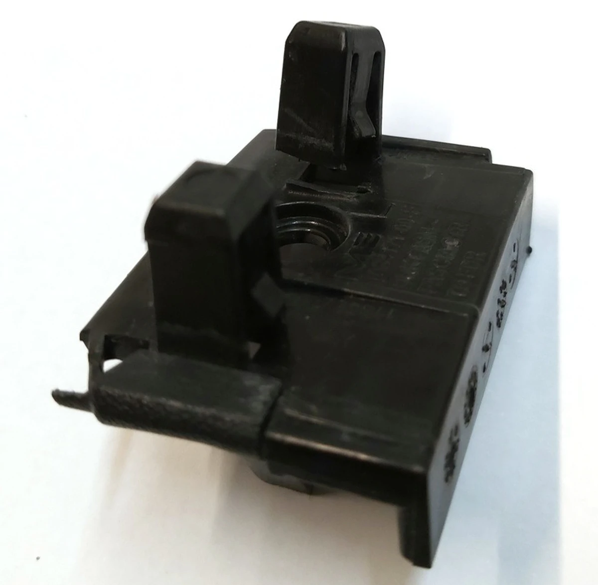 8 Кронштейн крила переднього лівого з пошкодженням Tesla model 3 1084171-00-F