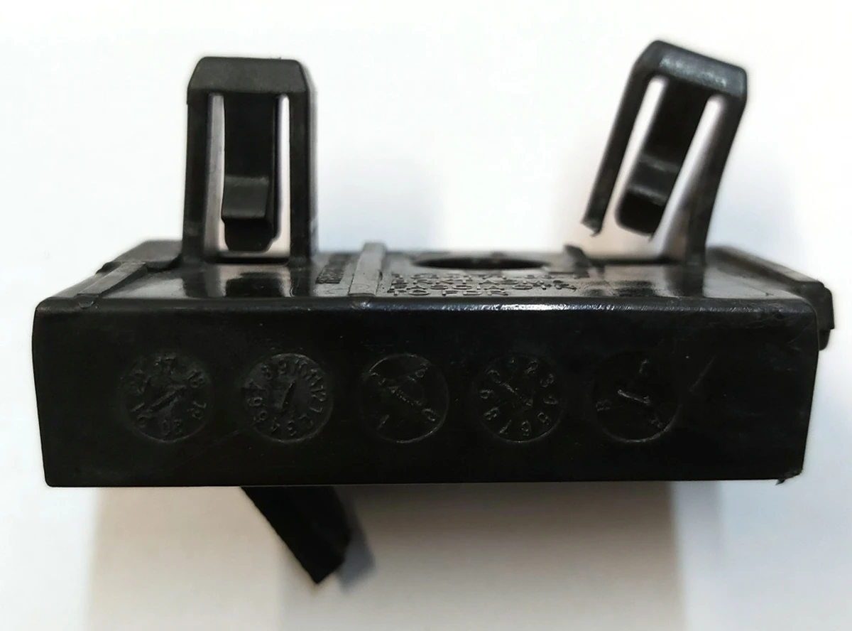 8 Кронштейн крила переднього лівого з пошкодженням Tesla model 3 1084171-00-F