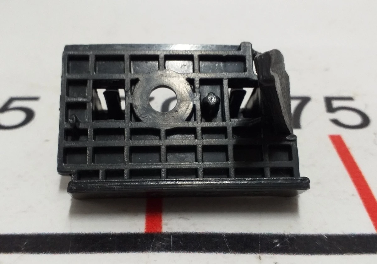 9 Кронштейн крила переднього правого NEW Tesla model 3 1084172-00-F