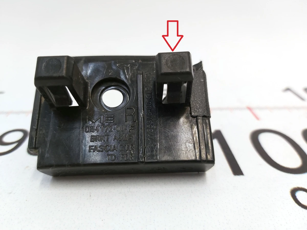 9 Кронштейн крыла переднего правого Tesla Model 3 1084172-00-F