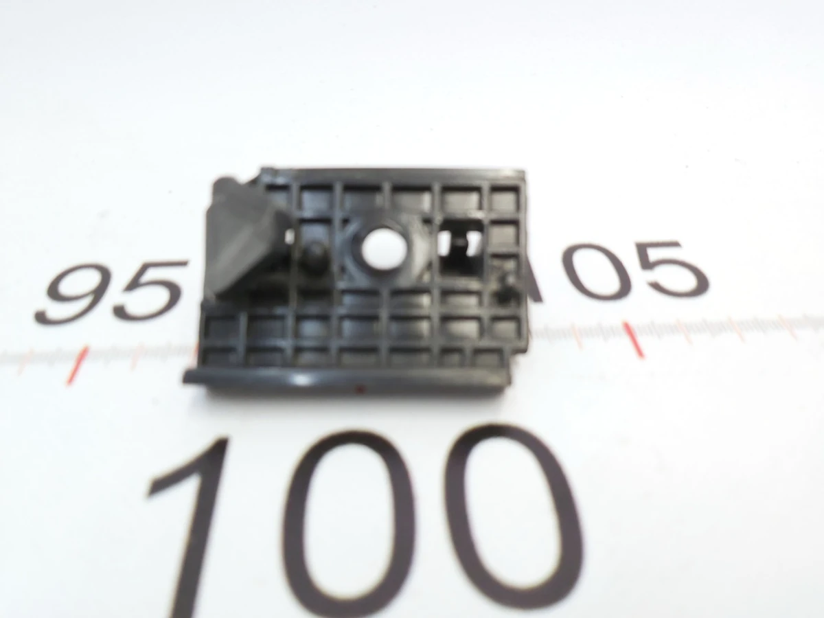 9 Кронштейн крыла переднего правого Tesla Model 3 1084172-00-F