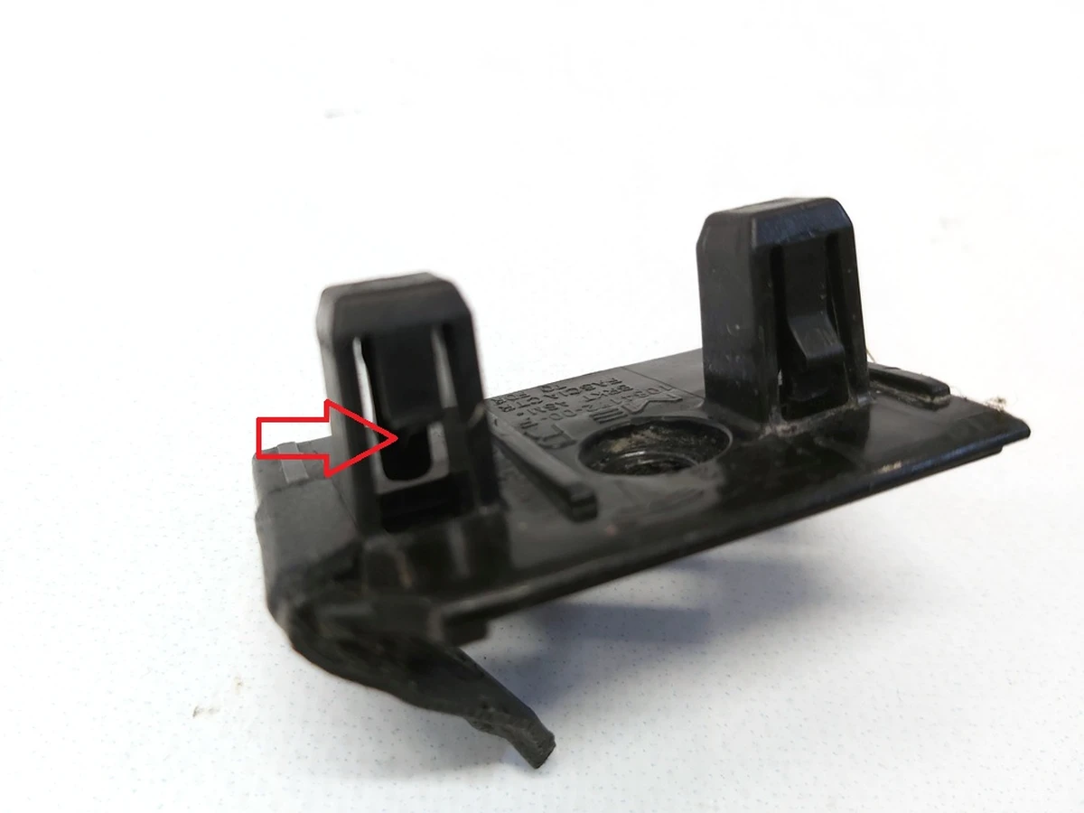 9 Кронштейн крыла переднего правого Tesla Model 3 1084172-00-F