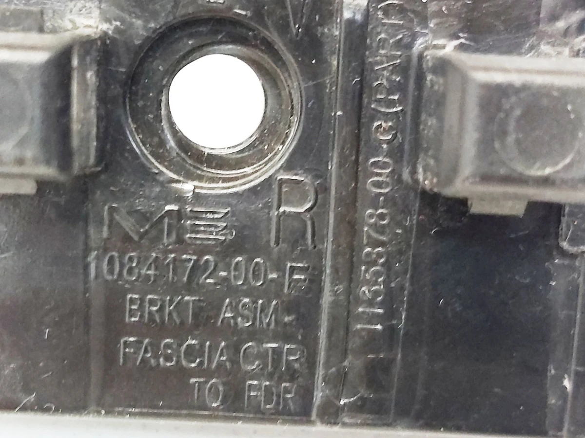 9 Кронштейн крыла переднего правого Tesla Model 3 1084172-00-F