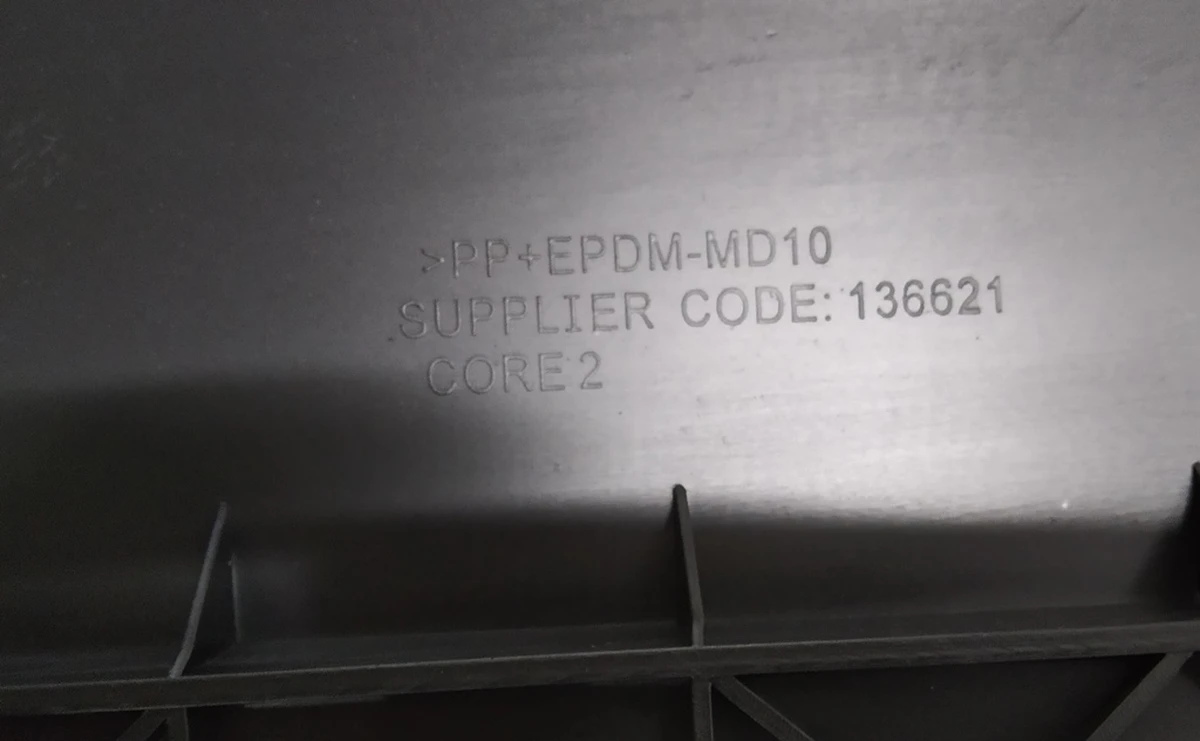 1 Накладка переднього бампера нижня (губа) NEW Tesla model 3 1084174-00-D