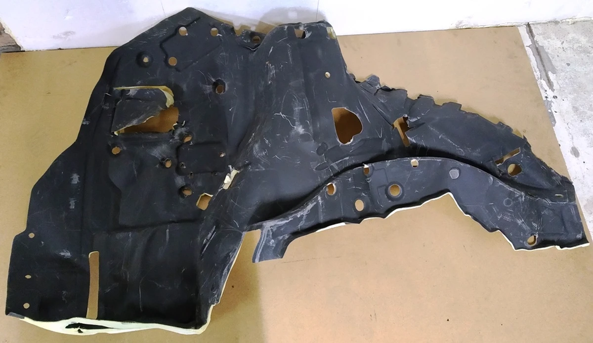 3 Теплошумоизолятор салона стойки C левый Tesla model X 1084302-00-E