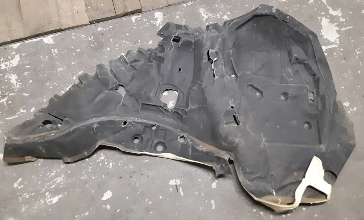 4 Теплошумоізолятор салону стійки C правий Tesla model X 1084303-00-E